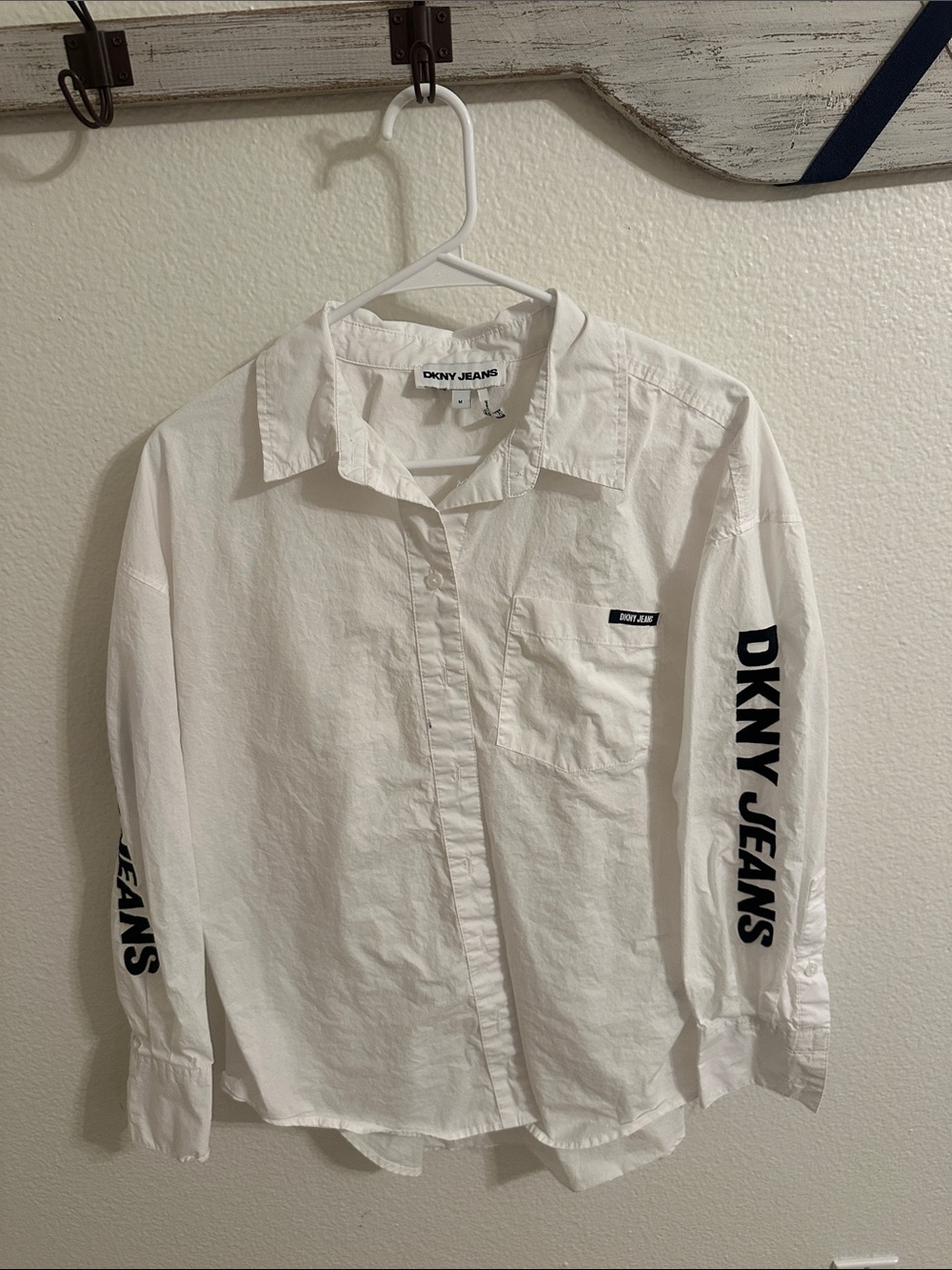 DKNY White Long-Sleeve Button-Down Shirt with Sleeve Logo